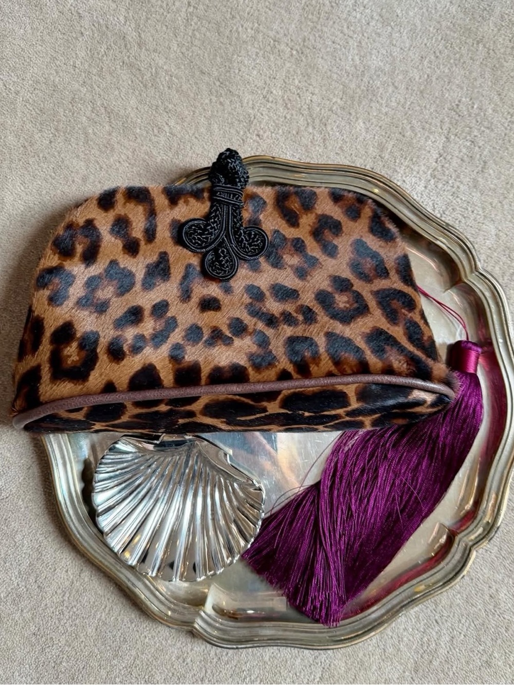 pointe milou leopard clutch
